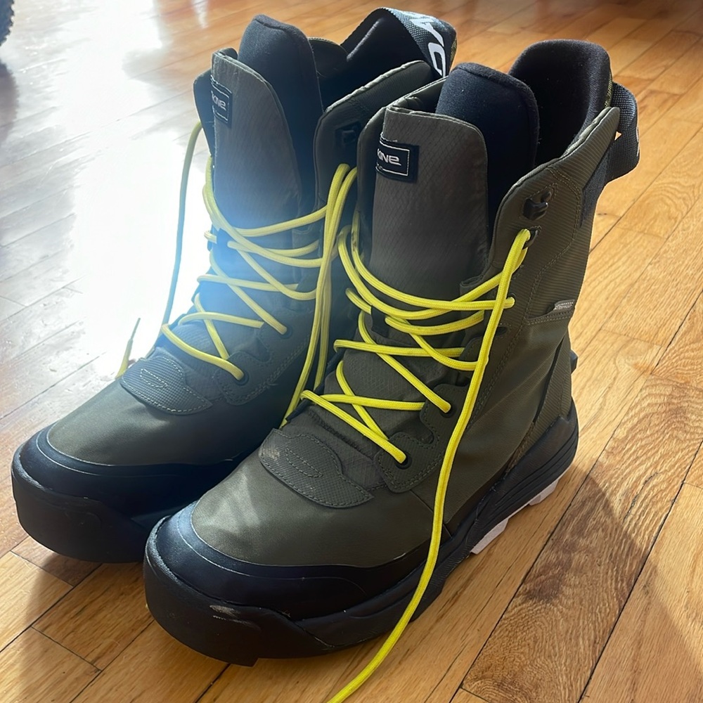 Dakine Snow Boots